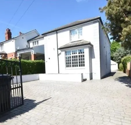 度假居 Barwick Retreat Luxury 4 Bed Detached Hot Tub Garden Bar *