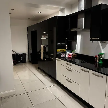 Barwick Retreat Luxury 4 Bed Detached Hot Tub Garden Bar *