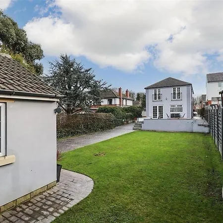 Barwick Retreat Luxury 4 Bed Detached Hot Tub Garden Bar 度假居 利兹