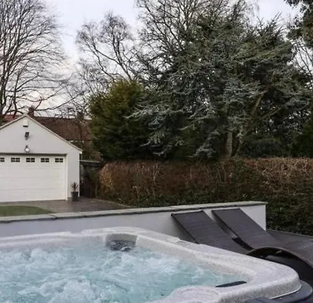 Barwick Retreat Luxury 4 Bed Detached Hot Tub Garden Bar * 利兹