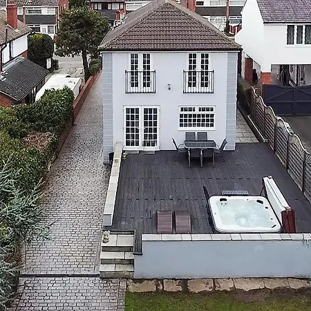 度假居 Barwick Retreat Luxury 4 Bed Detached Hot Tub Garden Bar *