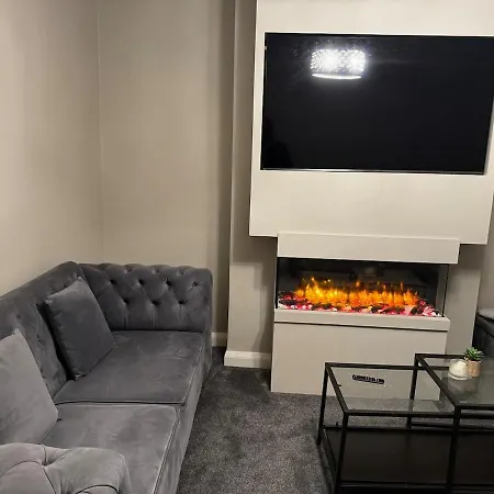 Barwick Retreat Luxury 4 Bed Detached Hot Tub Garden Bar * 利兹