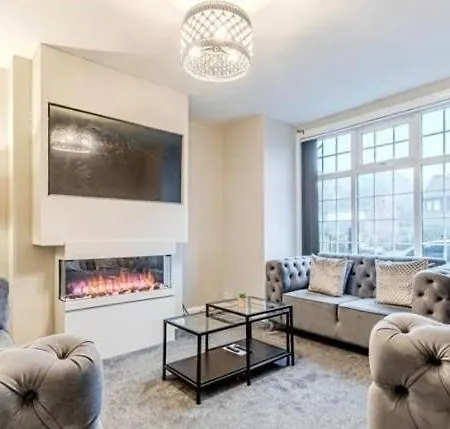 Barwick Retreat Luxury 4 Bed Detached Hot Tub Garden Bar 利兹