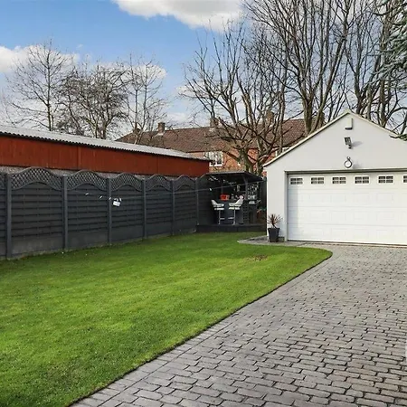 Barwick Retreat Luxury 4 Bed Detached Hot Tub Garden Bar * 利兹