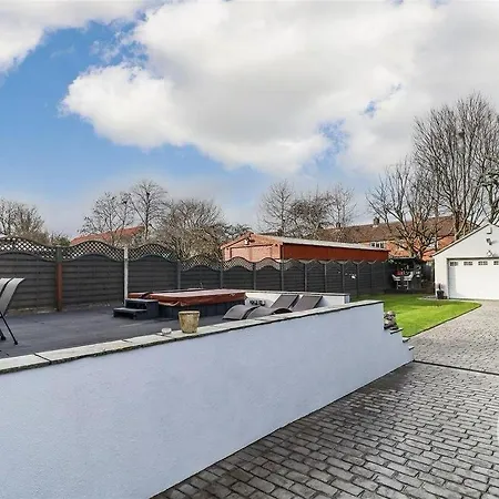 Barwick Retreat Luxury 4 Bed Detached Hot Tub Garden Bar 度假居