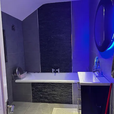 度假居 Barwick Retreat Luxury 4 Bed Detached Hot Tub Garden Bar 利兹