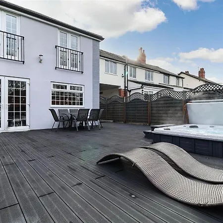 Barwick Retreat Luxury 4 Bed Detached Hot Tub Garden Bar 度假居 利兹