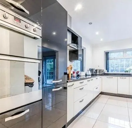 Barwick Retreat Luxury 4 Bed Detached Hot Tub Garden Bar 利兹