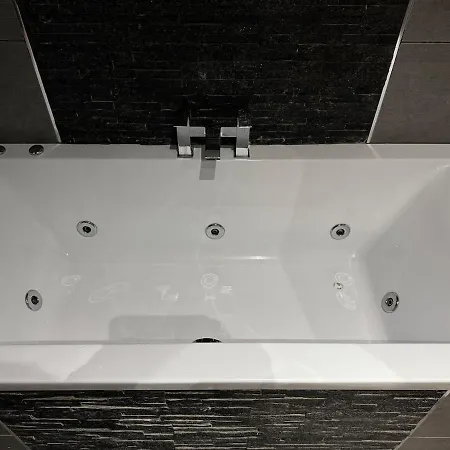 Barwick Retreat Luxury 4 Bed Detached Hot Tub Garden Bar 度假居