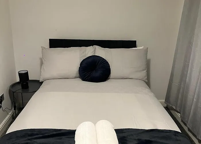 Barwick Retreat Luxury 4 Bed Detached Hot Tub Garden Bar * Leeds (West Yorkshire)