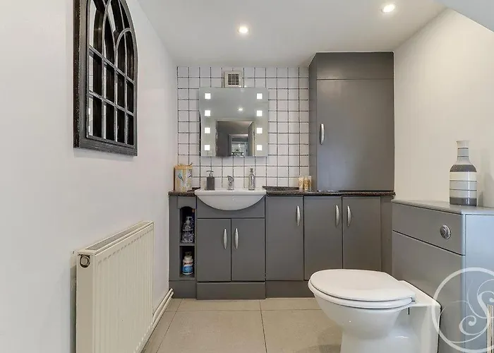 Holiday home Barwick Retreat Luxury 4 Bed Detached Hot Tub Garden Bar Leeds (West Yorkshire)