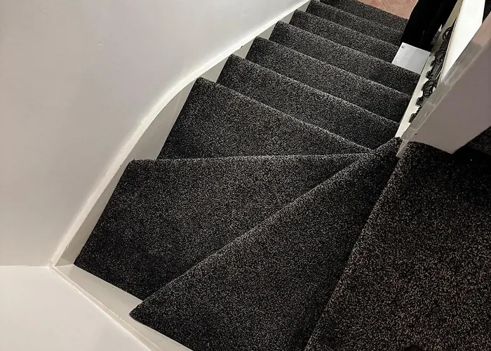 Barwick Retreat Luxury 4 Bed Detached Hot Tub Garden Bar Holiday home *