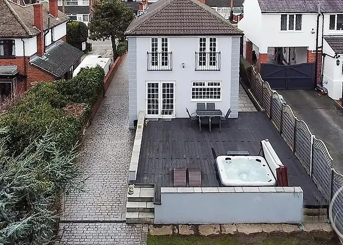 Holiday home Barwick Retreat Luxury 4 Bed Detached Hot Tub Garden Bar *