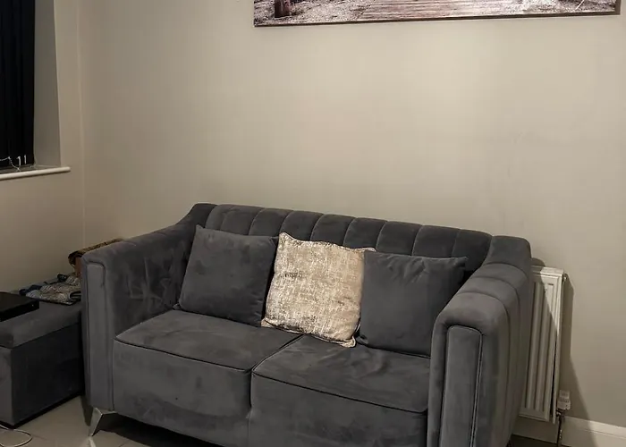 Barwick Retreat Luxury 4 Bed Detached Hot Tub Garden Bar * Leeds (West Yorkshire)