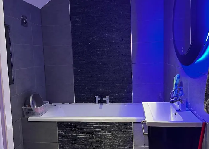 Holiday home Barwick Retreat Luxury 4 Bed Detached Hot Tub Garden Bar Leeds (West Yorkshire)