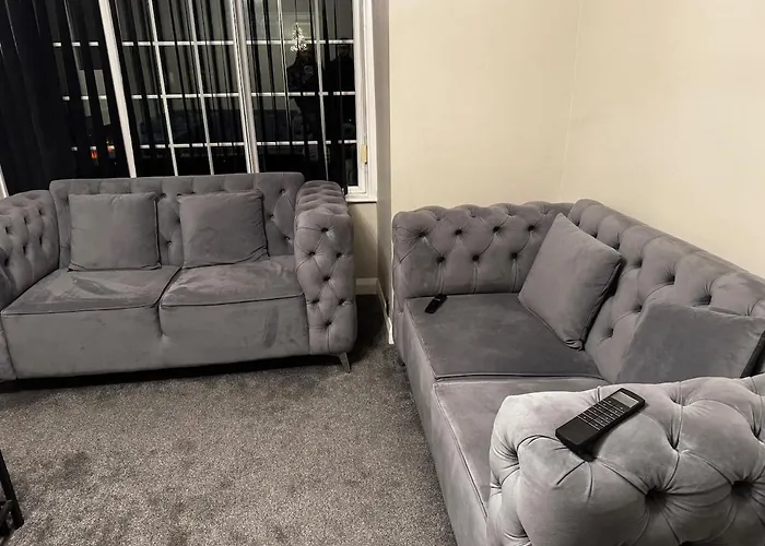 Barwick Retreat Luxury 4 Bed Detached Hot Tub Garden Bar Leeds (West Yorkshire)